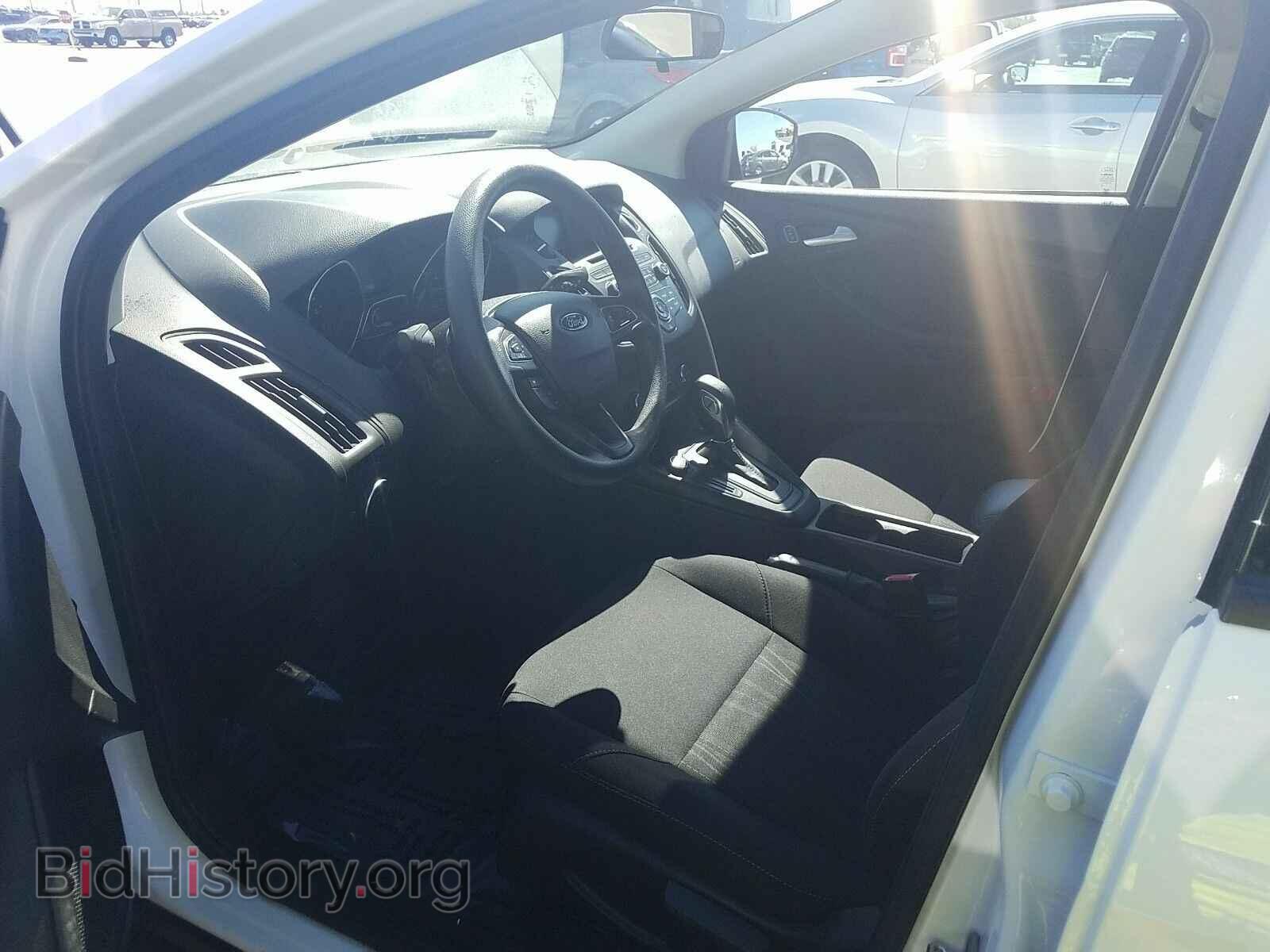 2017 Ford Focus - VIN: 1FADP3F26HL300214 - Фото 3