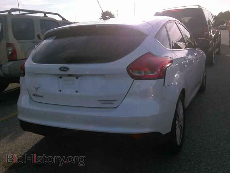 2016 Ford Focus - VIN: 1FADP3N29GL262476 - Photo 2