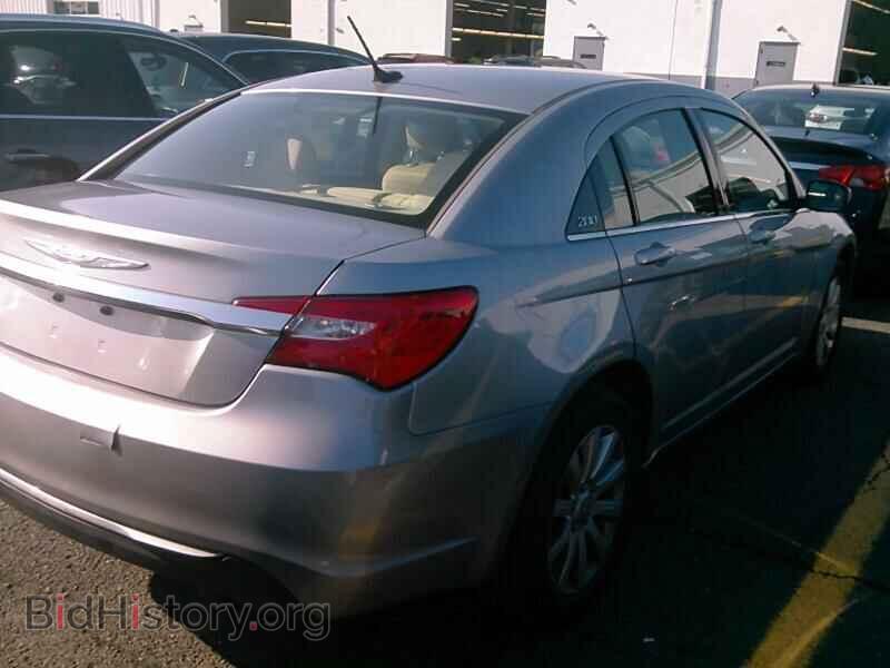 2013 Chrysler 200 - VIN: 1C3CCBBB5DN765605 - Фото 2