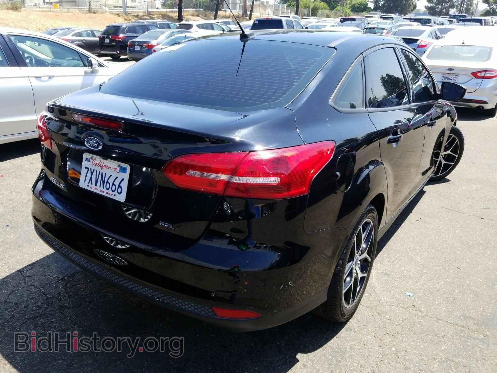 2017 Ford Focus - VIN: 1FADP3H29HL266959 - Фото 2