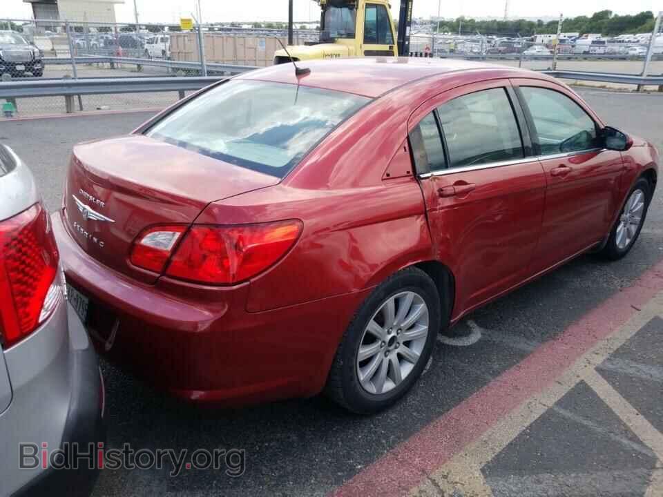 2010 Chrysler Sebring - VIN: 1C3CC5FB1AN111630 - Фото 2