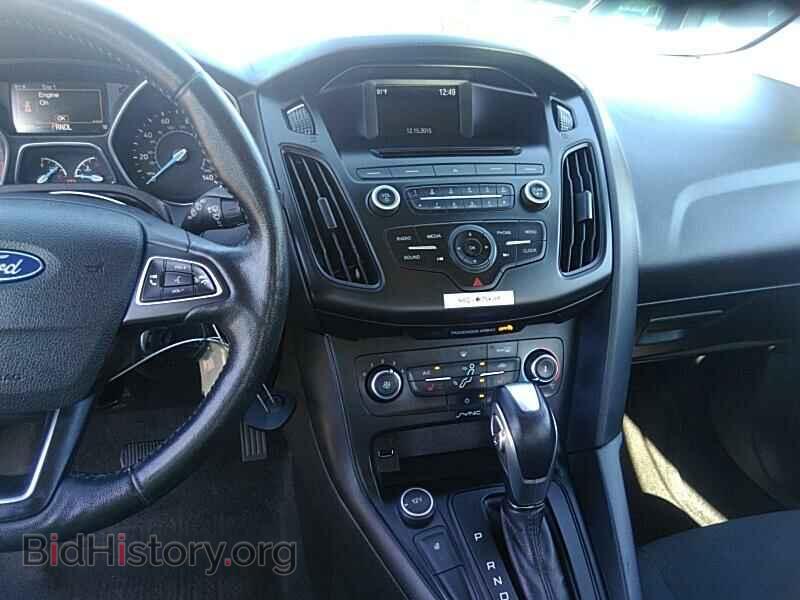 2016 Ford Focus - VIN: 1FADP3K29GL266483 - Photo 4