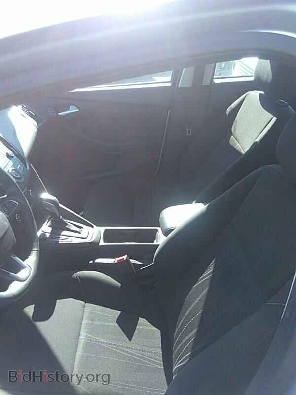 2016 Ford Focus - VIN: 1FADP3F2XGL225497 - Фото 3