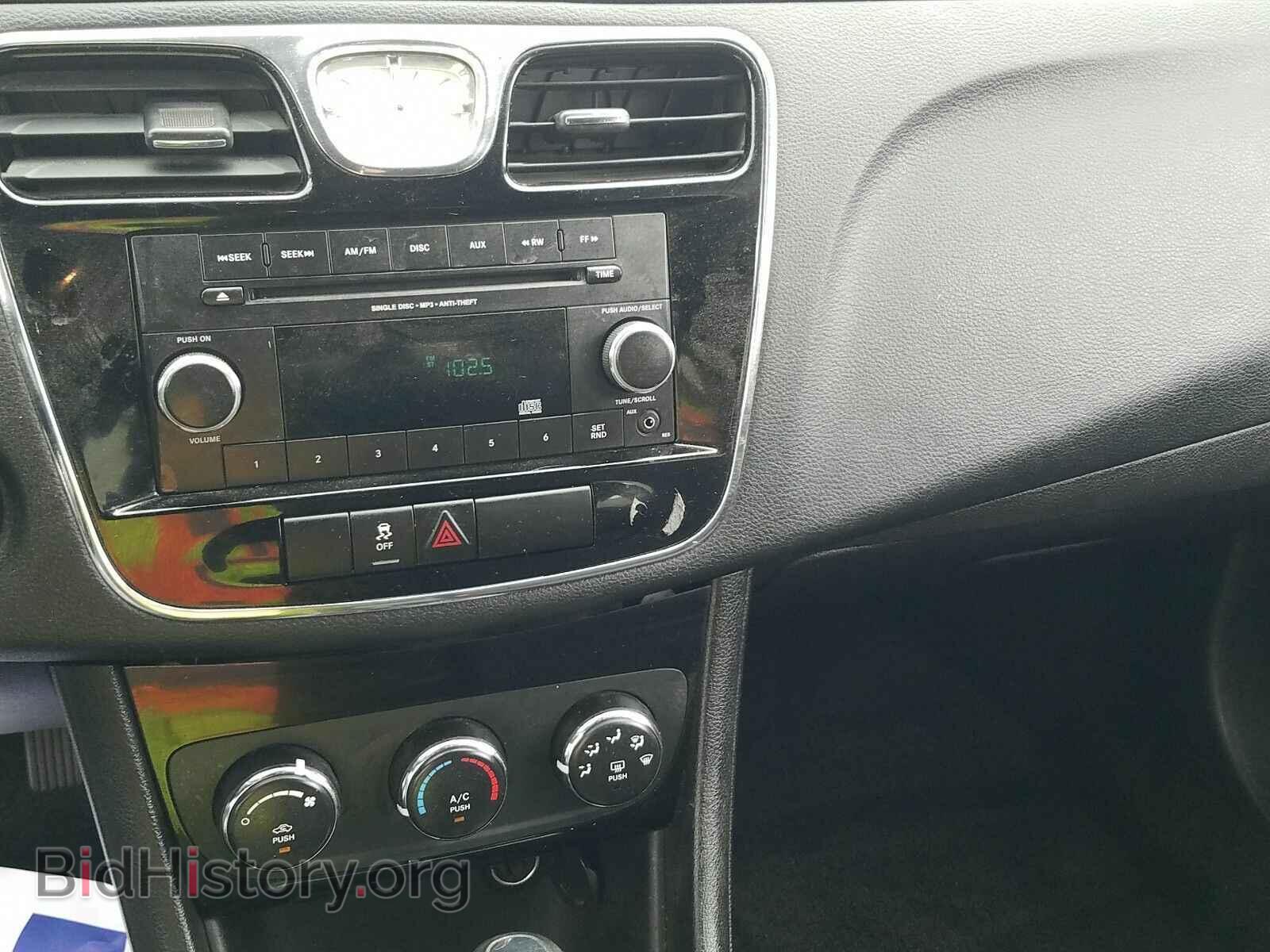 2012 Chrysler 200 - VIN: 1C3CCBAB1CN246468 - Photo 4
