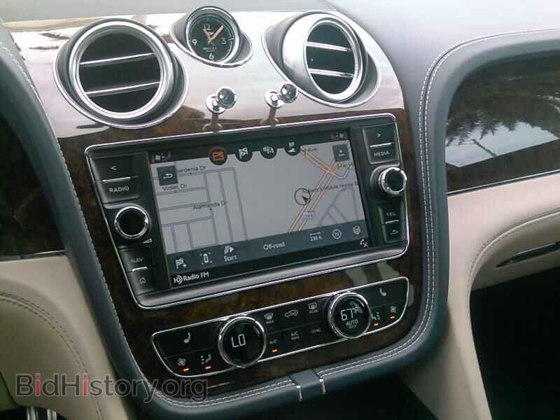 2017 Bentley Bentayga - VIN: SJAAC2ZV4HC014243 - Фото 4