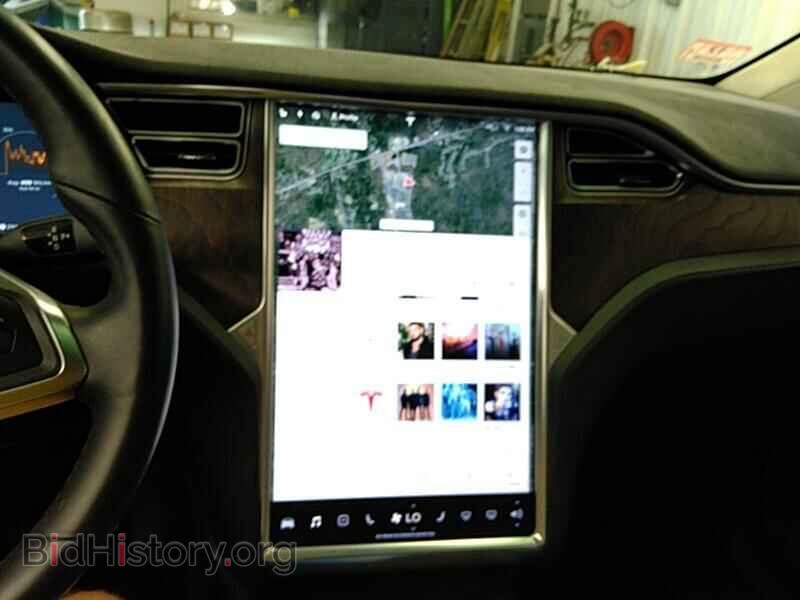 2016 Tesla Model X - VIN: 5YJXCBE21GF004226 - Фото 4
