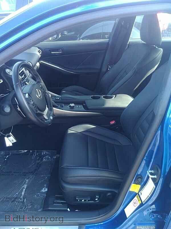 2016 Lexus IS 200t - VIN: JTHBA1D29G5023697 - Фото 3