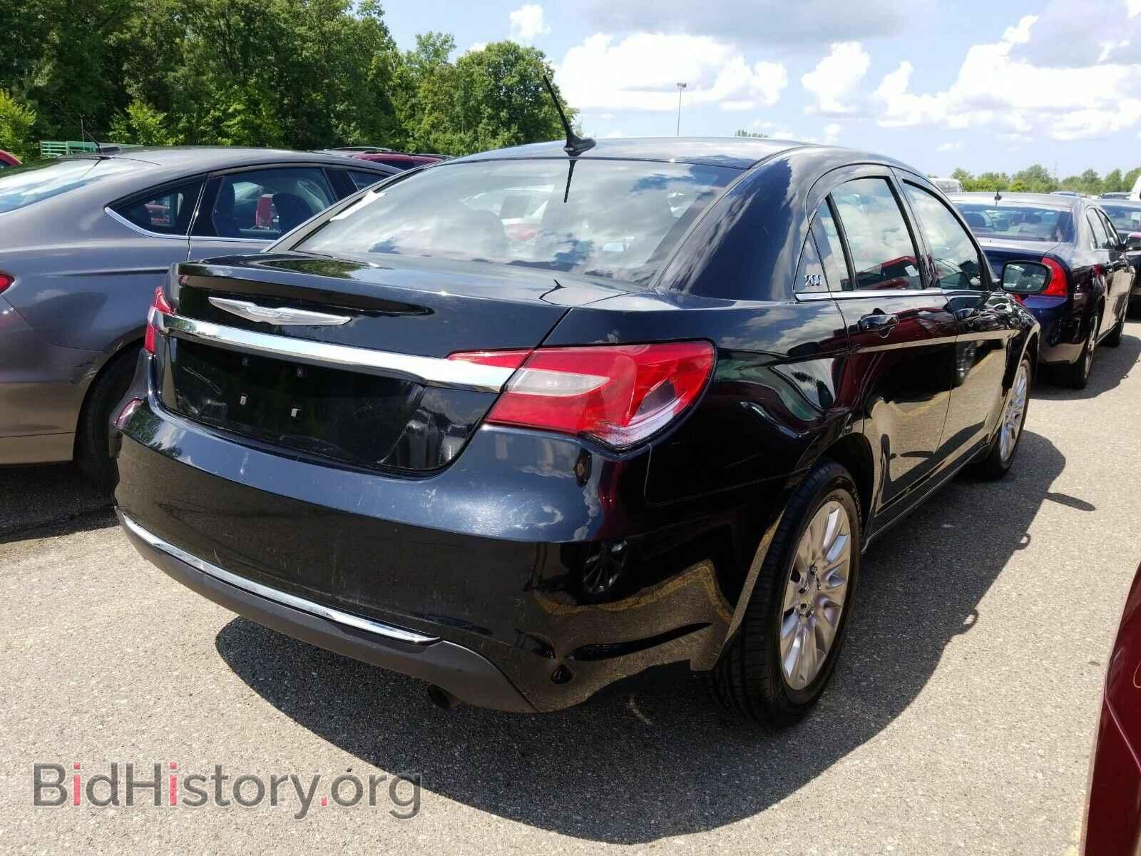2014 Chrysler 200 - VIN: 1C3CCBAB1EN210394 - Фото 2