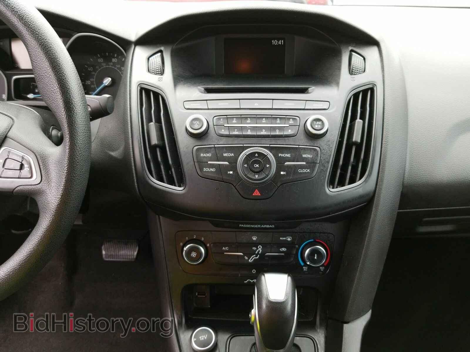2016 Ford Focus - VIN: 1FADP3F24GL314207 - Photo 4