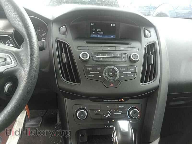 2016 Ford Focus - VIN: 1FADP3F21GL328596 - Photo 4