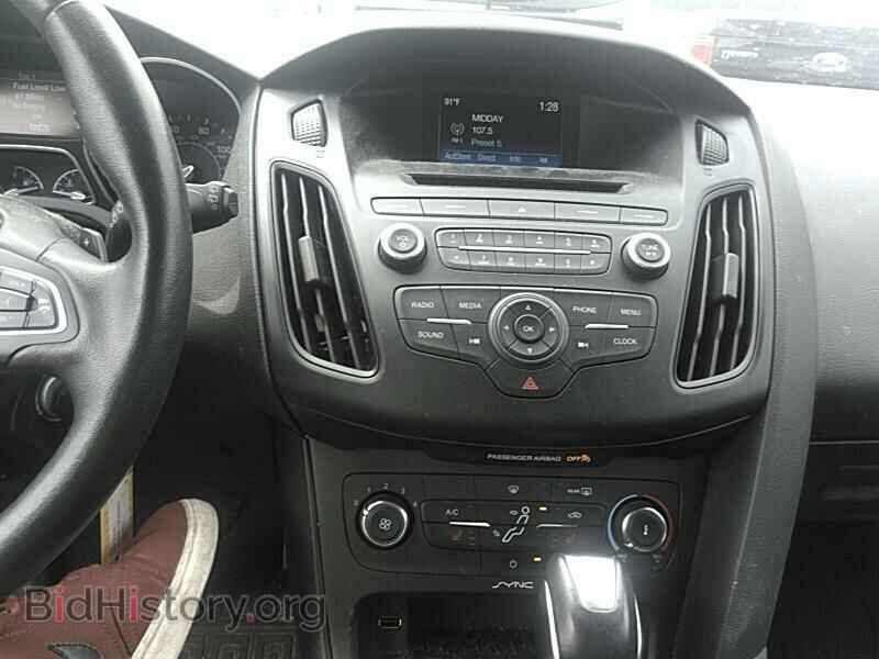 2016 Ford Focus - VIN: 1FADP3K25GL202442 - Photo 4