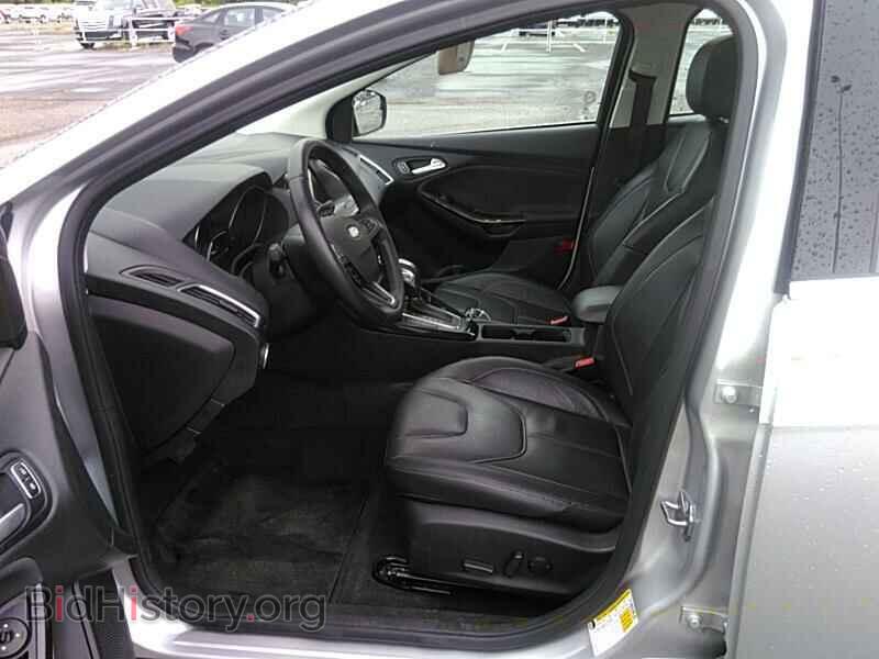 2018 Ford Focus - VIN: 1FADP3J29JL281137 - Фото 3