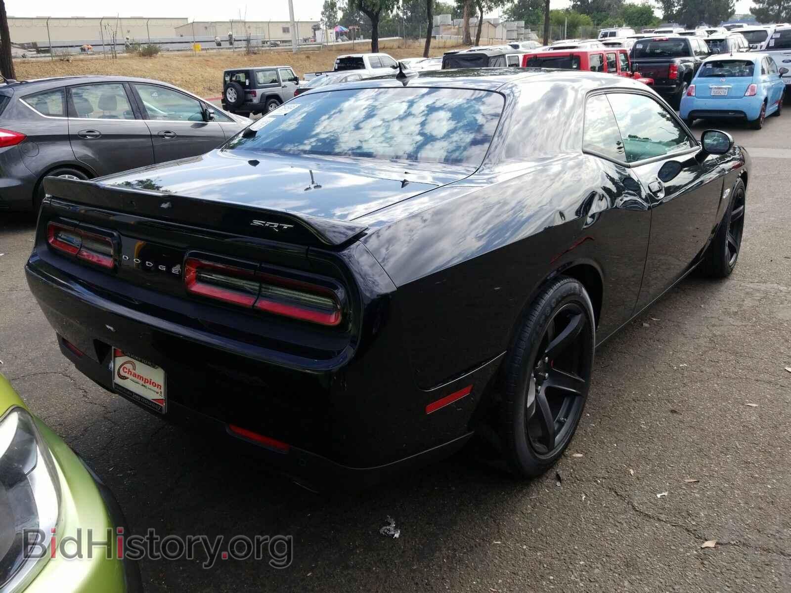 2018 Dodge Challenger - VIN: 2C3CDZDJ2JH305719 - Фото 2