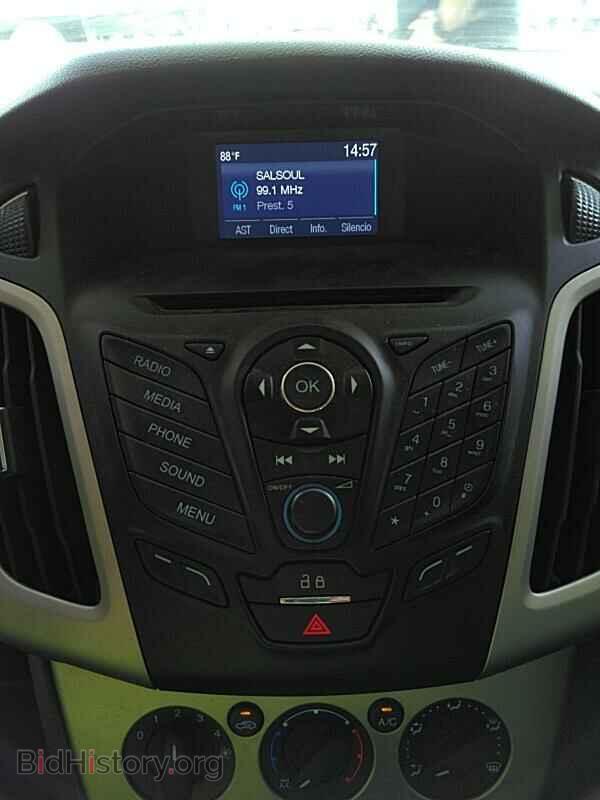 2014 Ford Focus - VIN: 1FADP3K28EL422557 - Фото 4