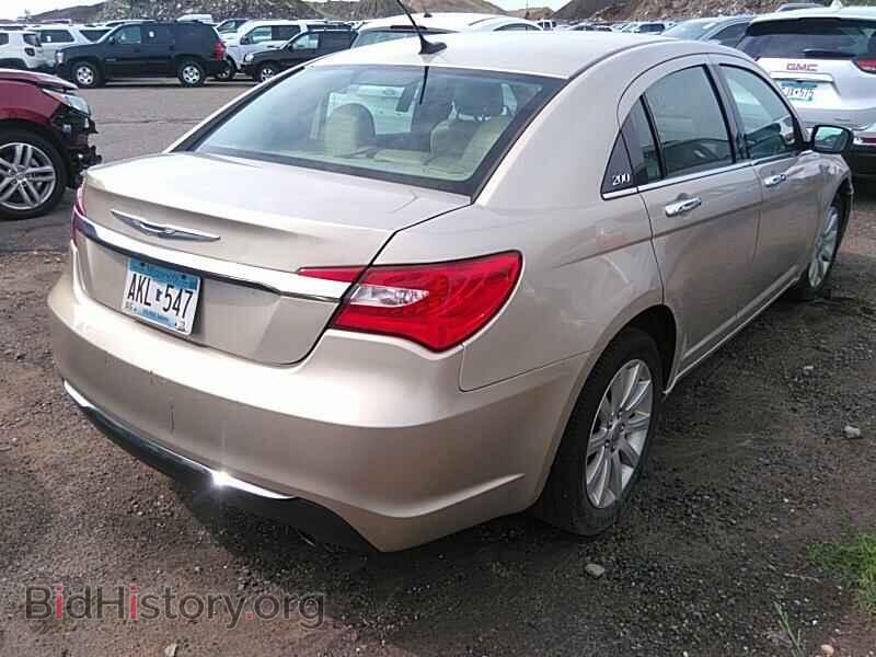 2013 Chrysler 200 - VIN: 1C3CCBCGXDN609490 - Фото 2