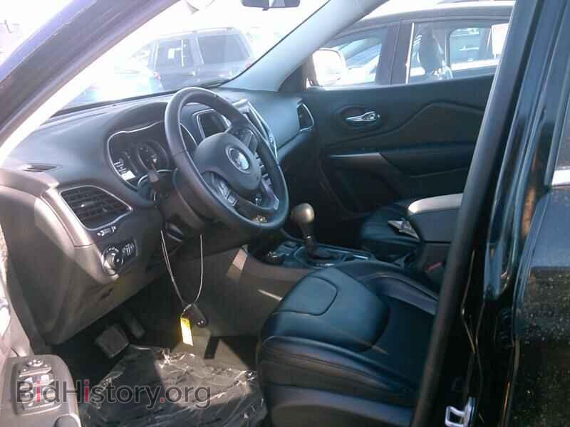 2019 Jeep Cherokee - VIN: 1C4PJMLB2KD313773 - Photo 3
