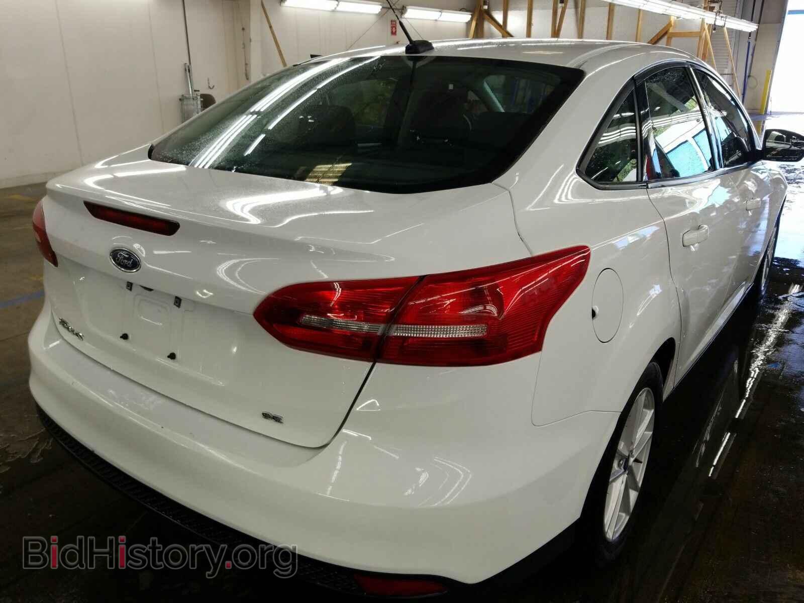 2017 Ford Focus - VIN: 1FADP3F23HL300073 - Фото 2