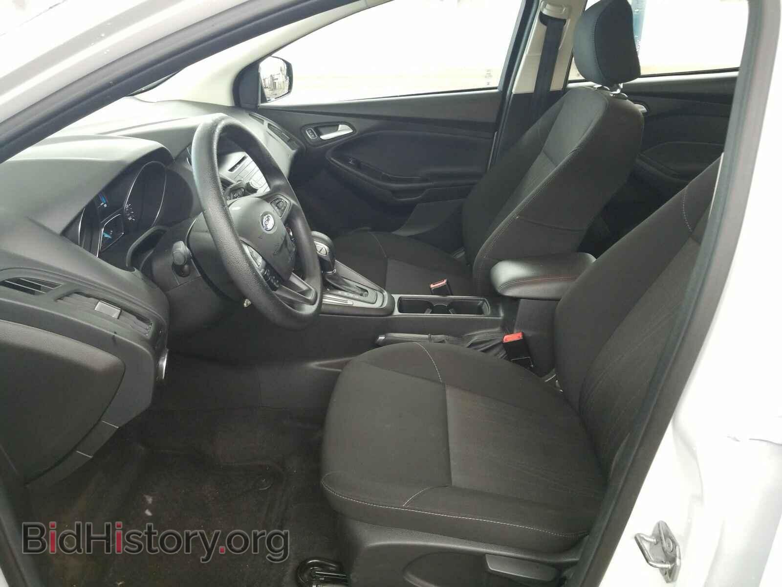2017 Ford Focus - VIN: 1FADP3F23HL300073 - Фото 3