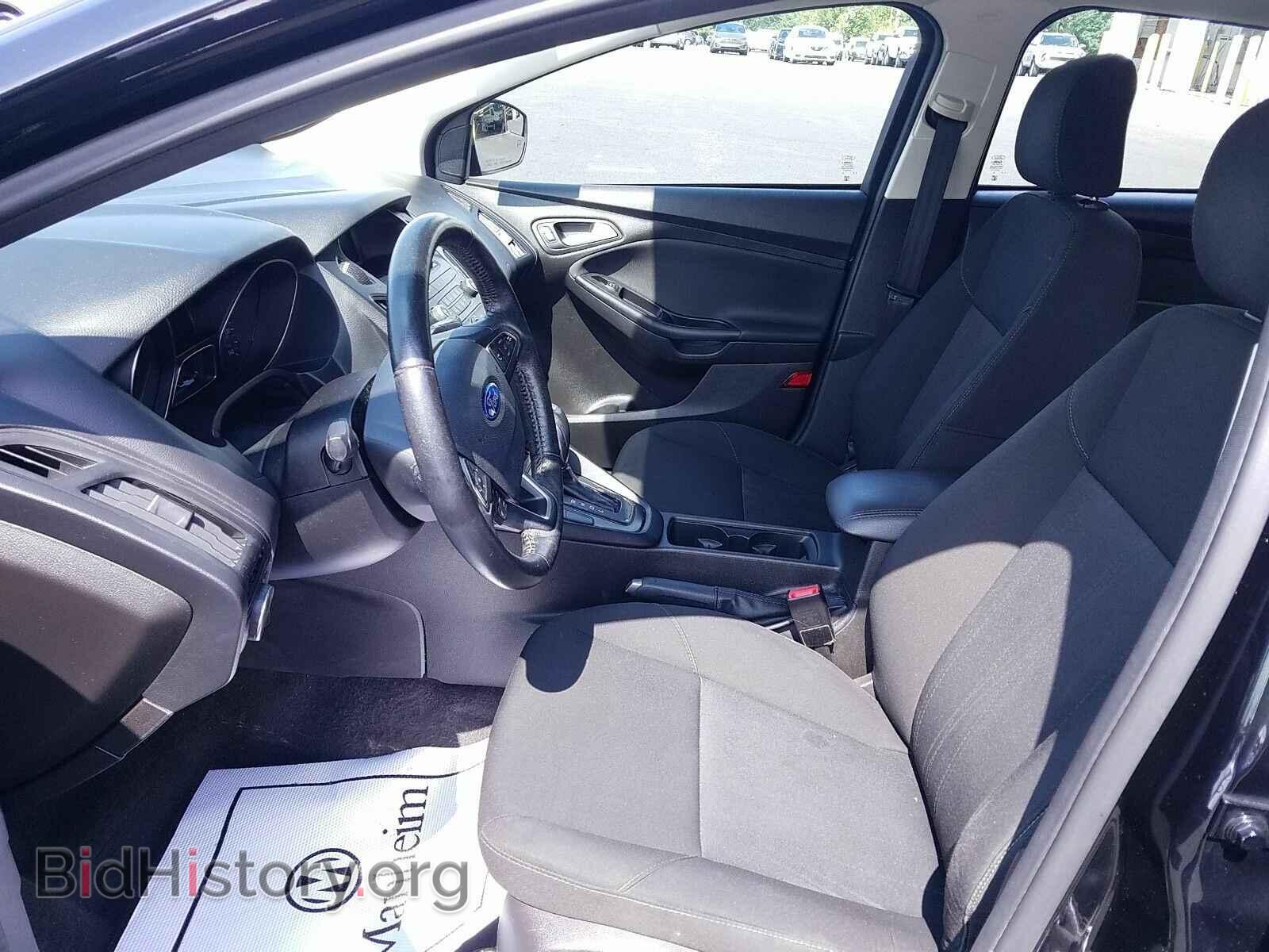 2016 Ford Focus - VIN: 1FADP3F24GL256518 - Photo 3