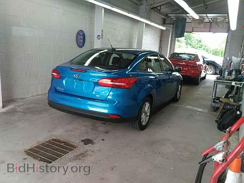 2016 Ford Focus - VIN: 1FADP3F2XGL334820 - Photo 2