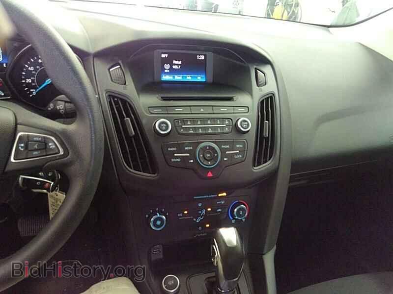 2016 Ford Focus - VIN: 1FADP3F2XGL334820 - Photo 4