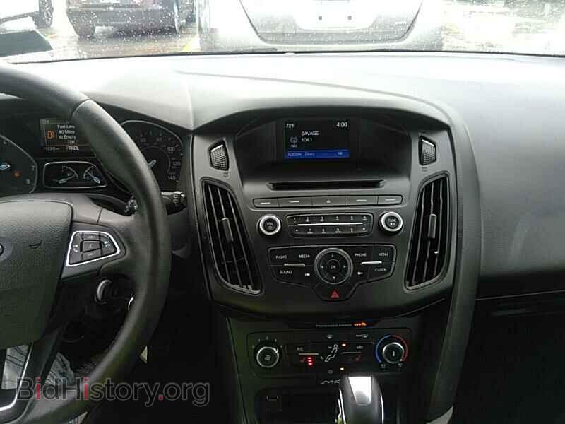2016 Ford Focus - VIN: 1FADP3K22GL281407 - Photo 4