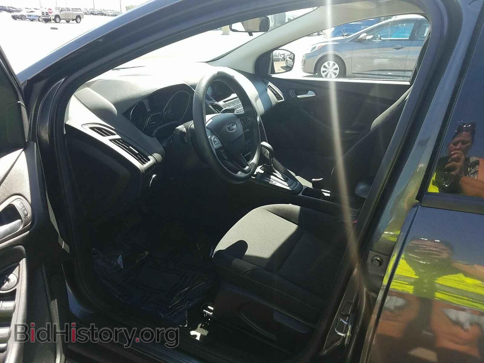 2017 Ford Focus - VIN: 1FADP3F26HL300147 - Фото 3