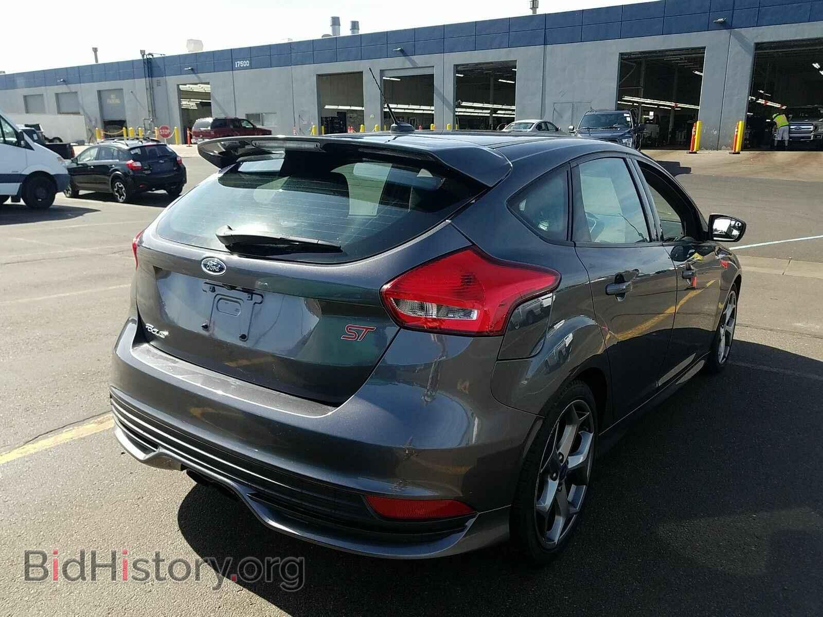 2018 Ford Focus - VIN: 1FADP3L93JL244482 - Photo 2
