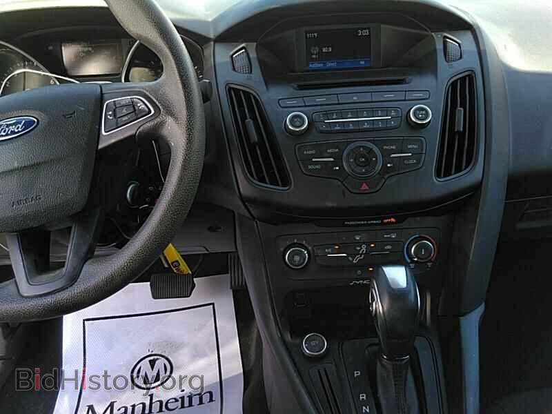 2016 Ford Focus - VIN: 1FADP3F27GL297399 - Фото 4