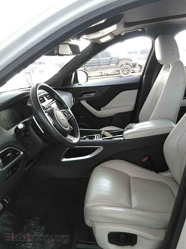 2017 Jaguar F-PACE - VIN: SADCP2BV1HA051840 - Фото 3