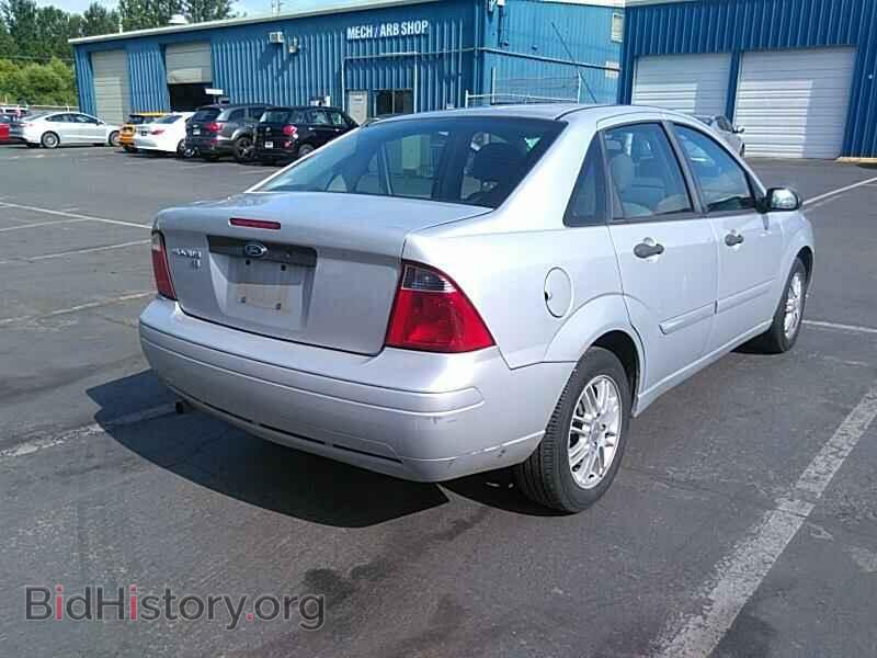 2007 Ford Focus - VIN: 1FAFP34N07W112016 - Photo 2