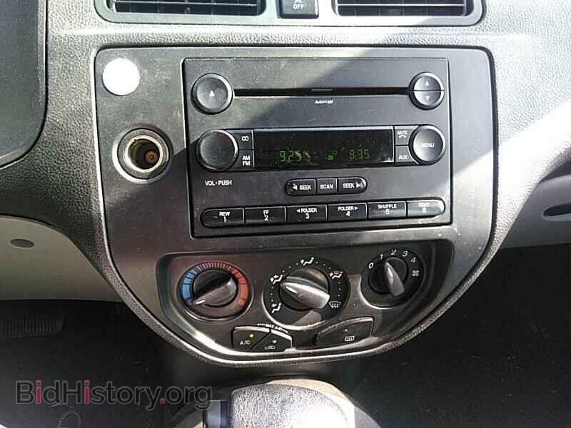 2007 Ford Focus - VIN: 1FAFP34N07W112016 - Photo 4