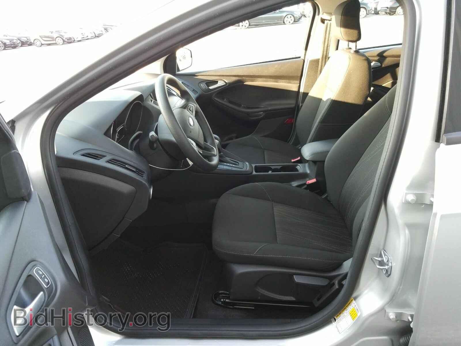 2018 Ford Focus - VIN: 1FADP3FE2JL256020 - Фото 3