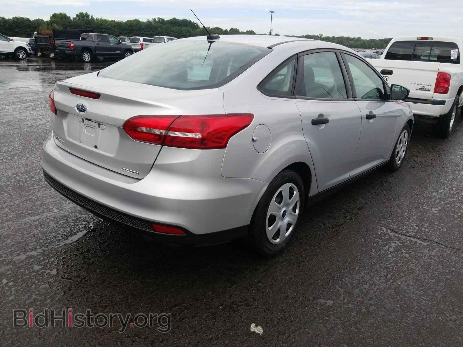 2016 Ford Focus - VIN: 1FADP3E27GL243618 - Photo 2