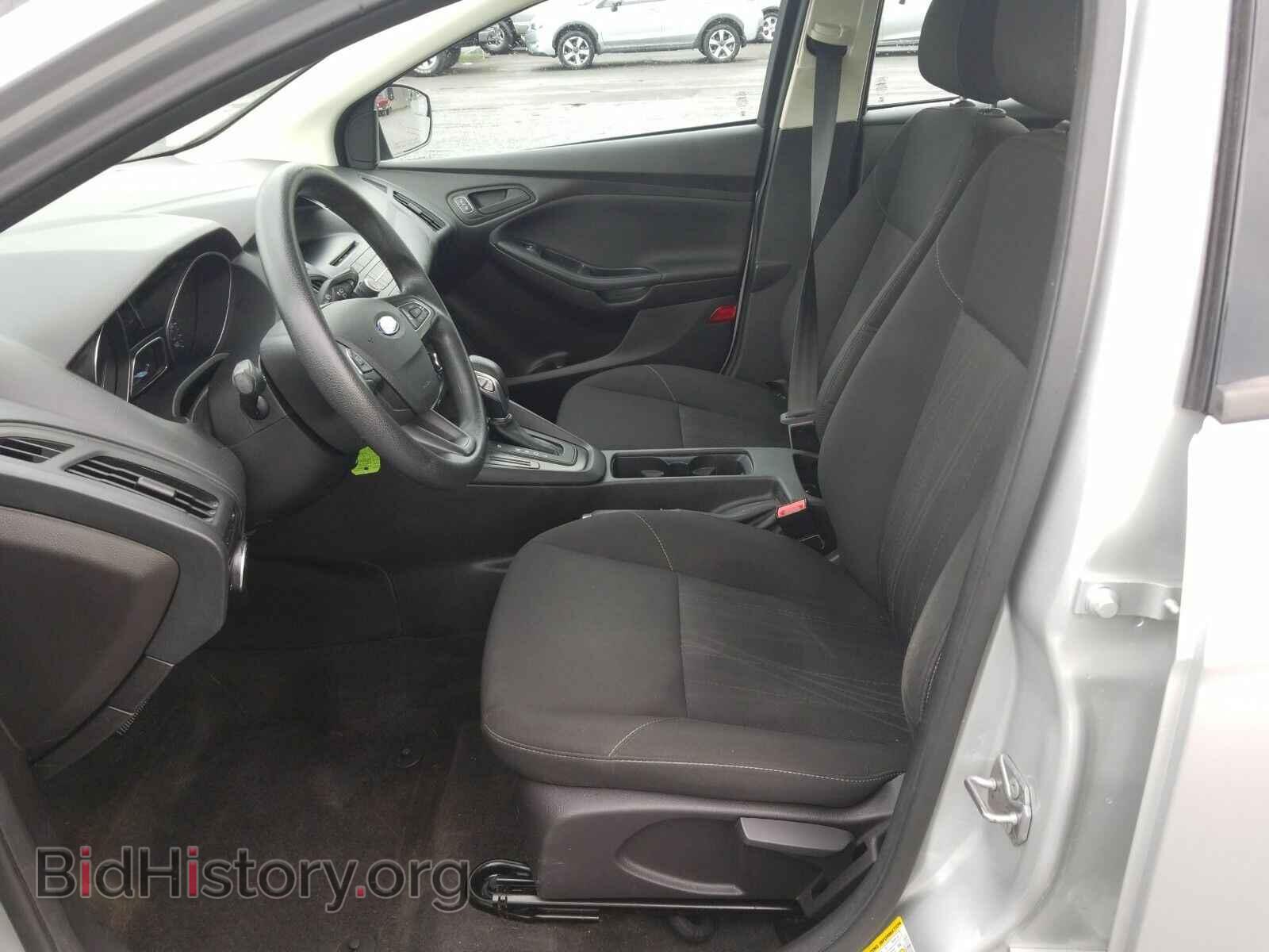 2016 Ford Focus - VIN: 1FADP3E27GL243618 - Photo 3