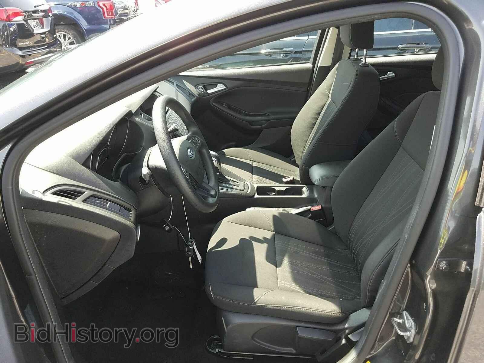 2016 Ford Focus - VIN: 1FADP3F23GL328289 - Photo 3