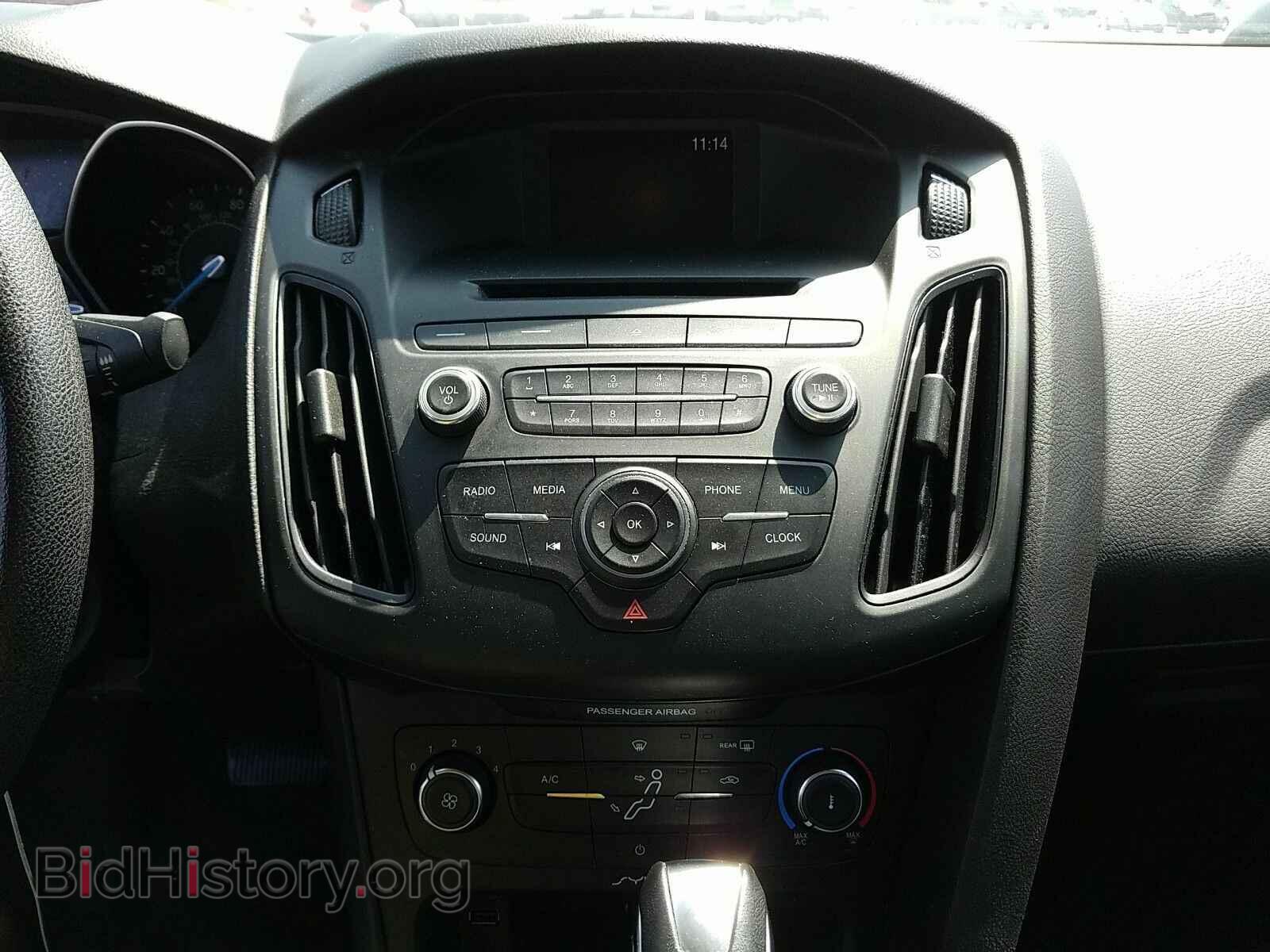 2016 Ford Focus - VIN: 1FADP3F23GL328289 - Photo 4