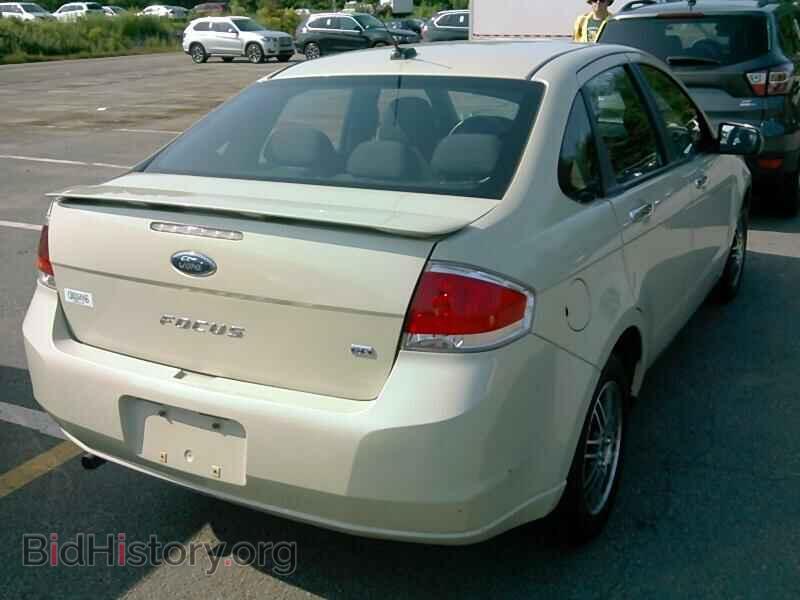 2011 Ford Focus - VIN: 1FAHP3FN7BW155640 - Фото 2