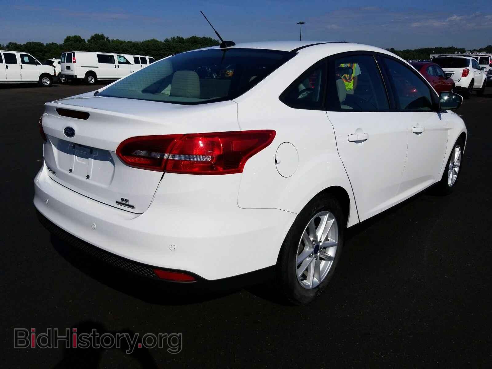 2016 Ford Focus - VIN: 1FADP3F22GL274905 - Photo 2
