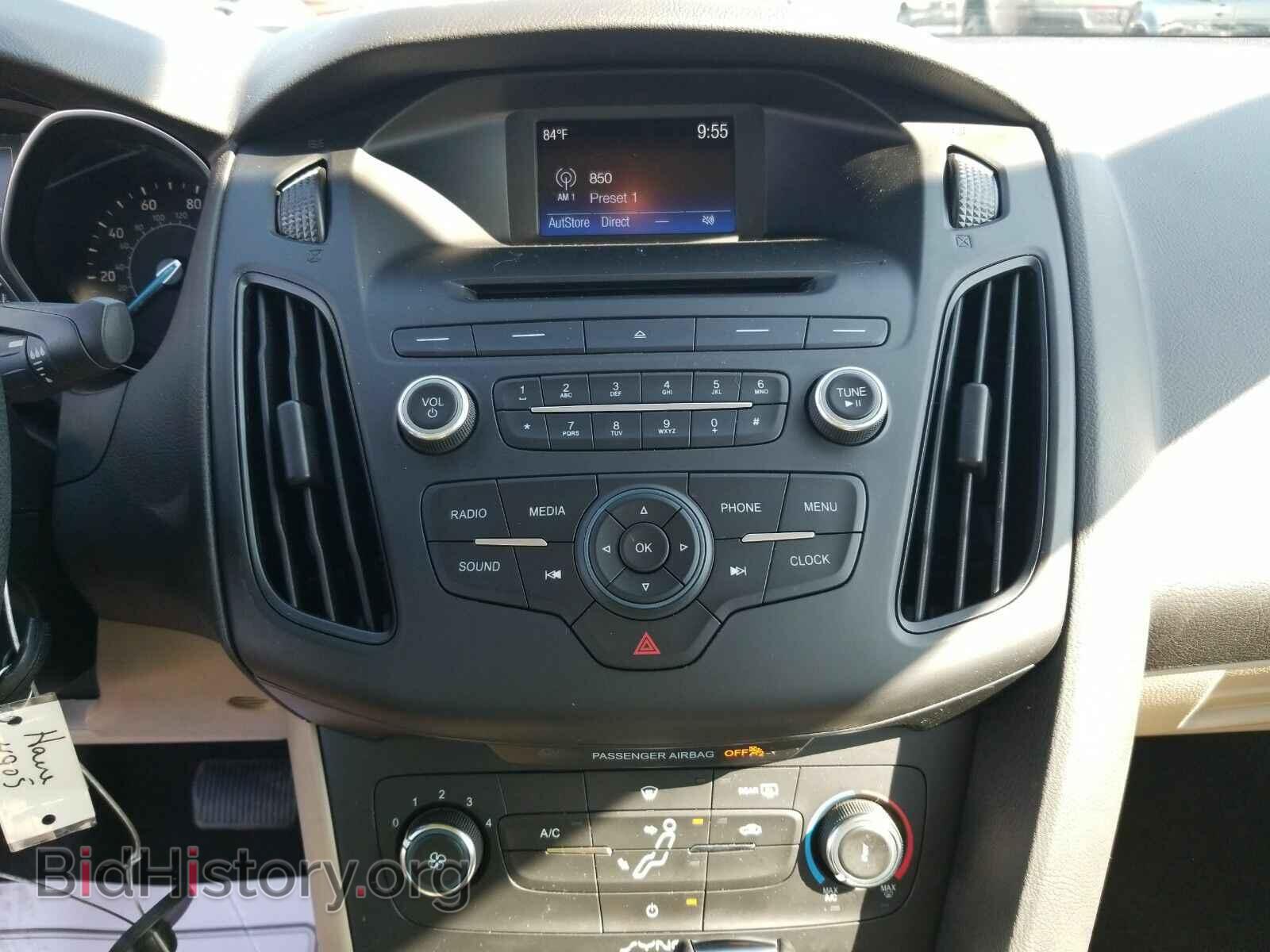 2016 Ford Focus - VIN: 1FADP3F22GL274905 - Photo 4
