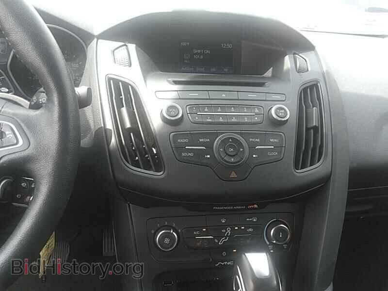 2016 Ford Focus - VIN: 1FADP3F22GL309779 - Photo 4