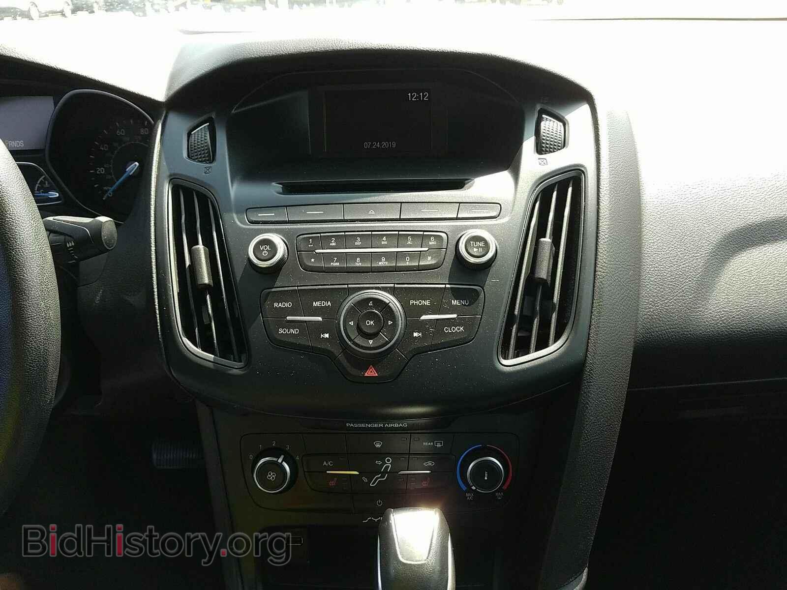 2016 Ford Focus - VIN: 1FADP3F20GL215836 - Photo 4