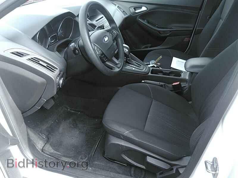 2016 Ford Focus - VIN: 1FADP3F23GL244229 - Photo 3