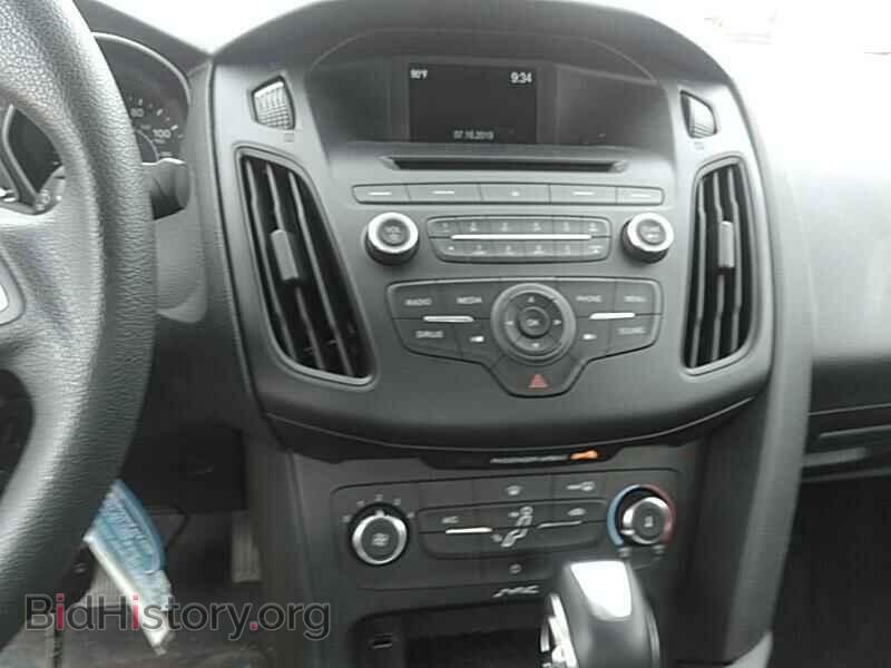 2016 Ford Focus - VIN: 1FADP3F23GL244229 - Photo 4