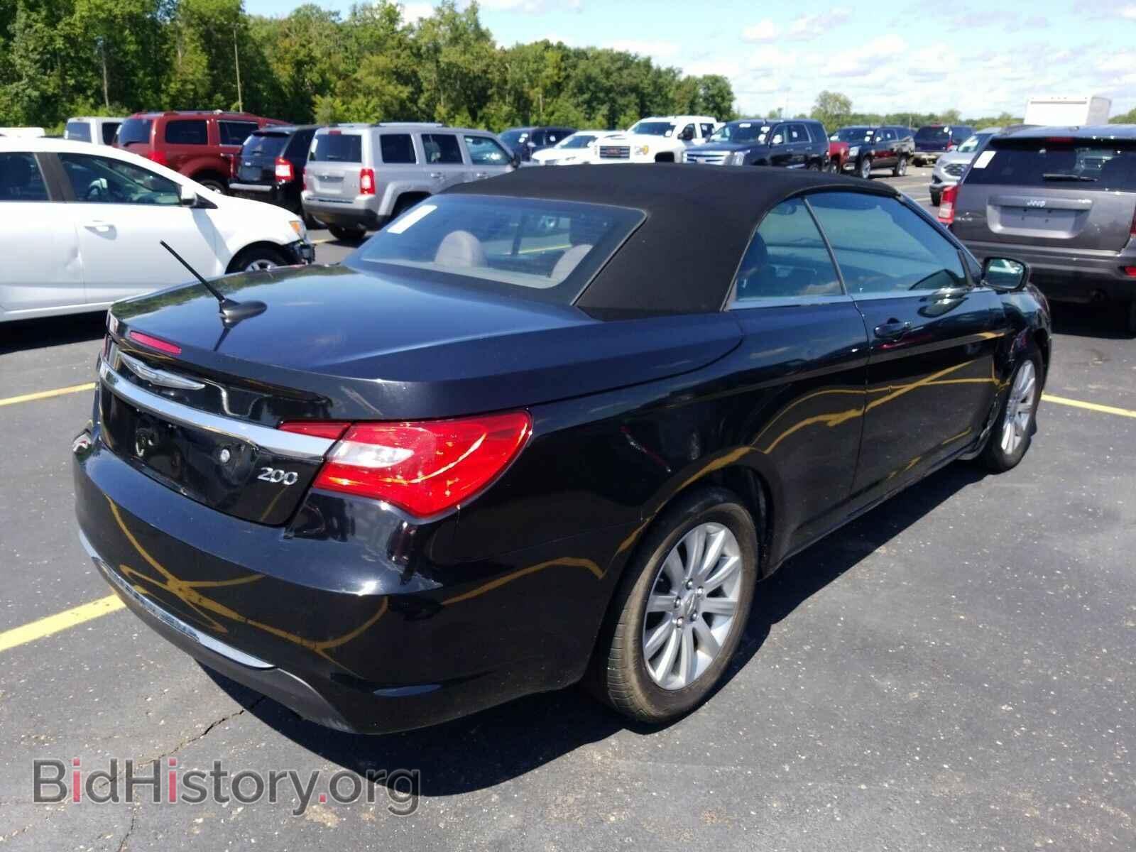 2013 Chrysler 200 - VIN: 1C3BCBEB1DN526737 - Photo 2