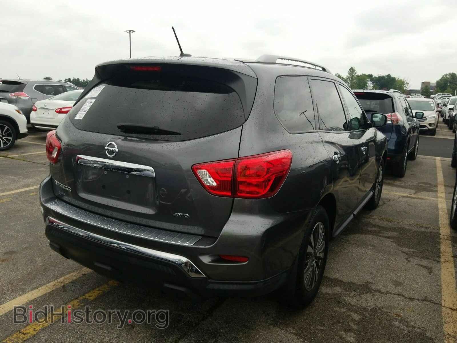 2017 Nissan Pathfinder - VIN: 5N1DR2MM3HC622940 - Фото 2