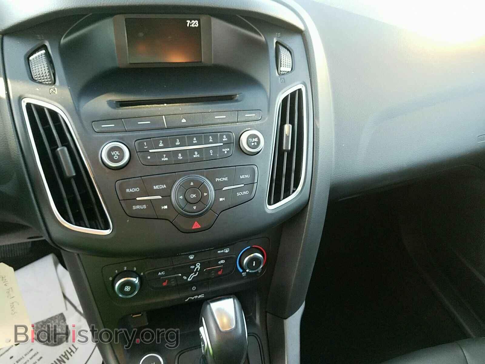 2016 Ford Focus - VIN: 1FADP3F23GL268045 - Photo 4