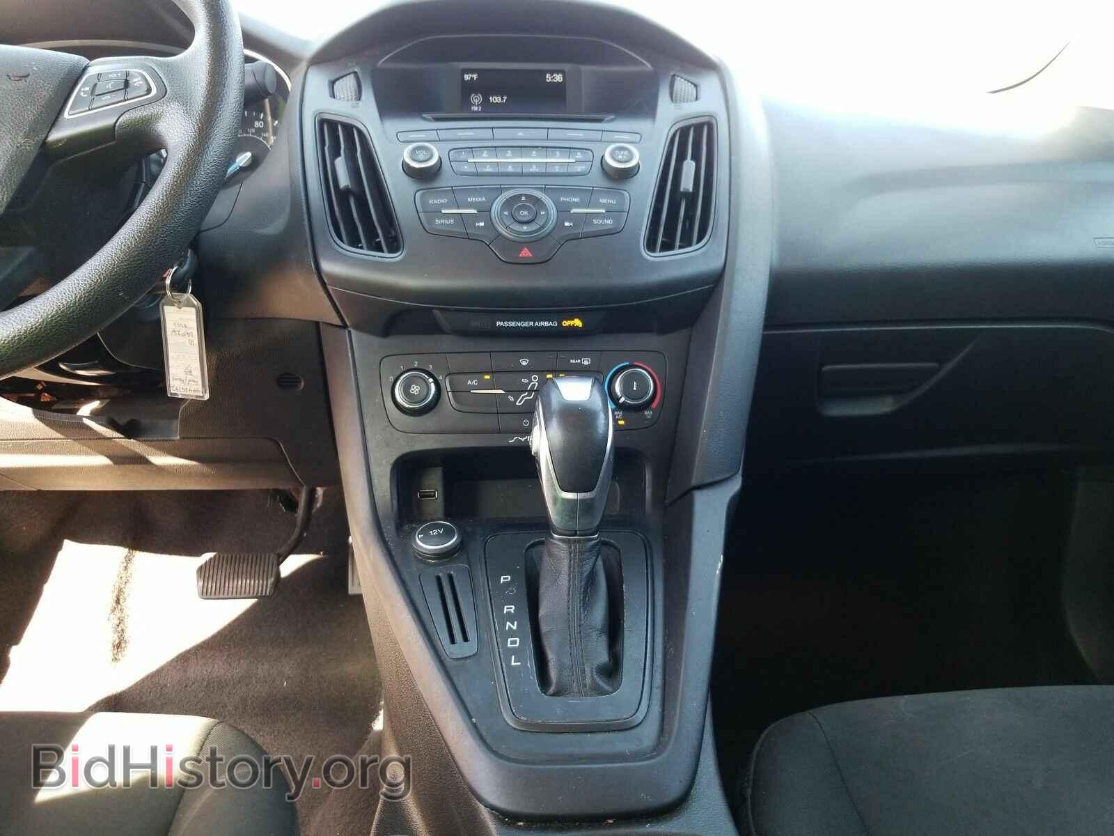 2016 Ford Focus - VIN: 1FADP3F22GL205826 - Photo 4