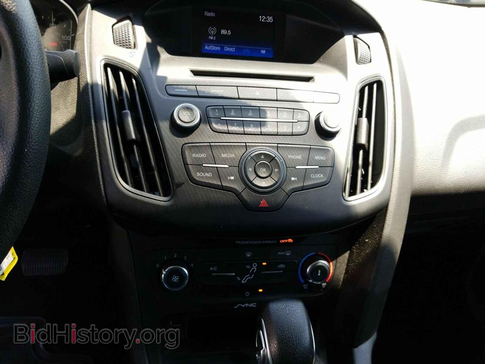 2017 Ford Focus - VIN: 1FADP3E28HL344099 - Фото 4
