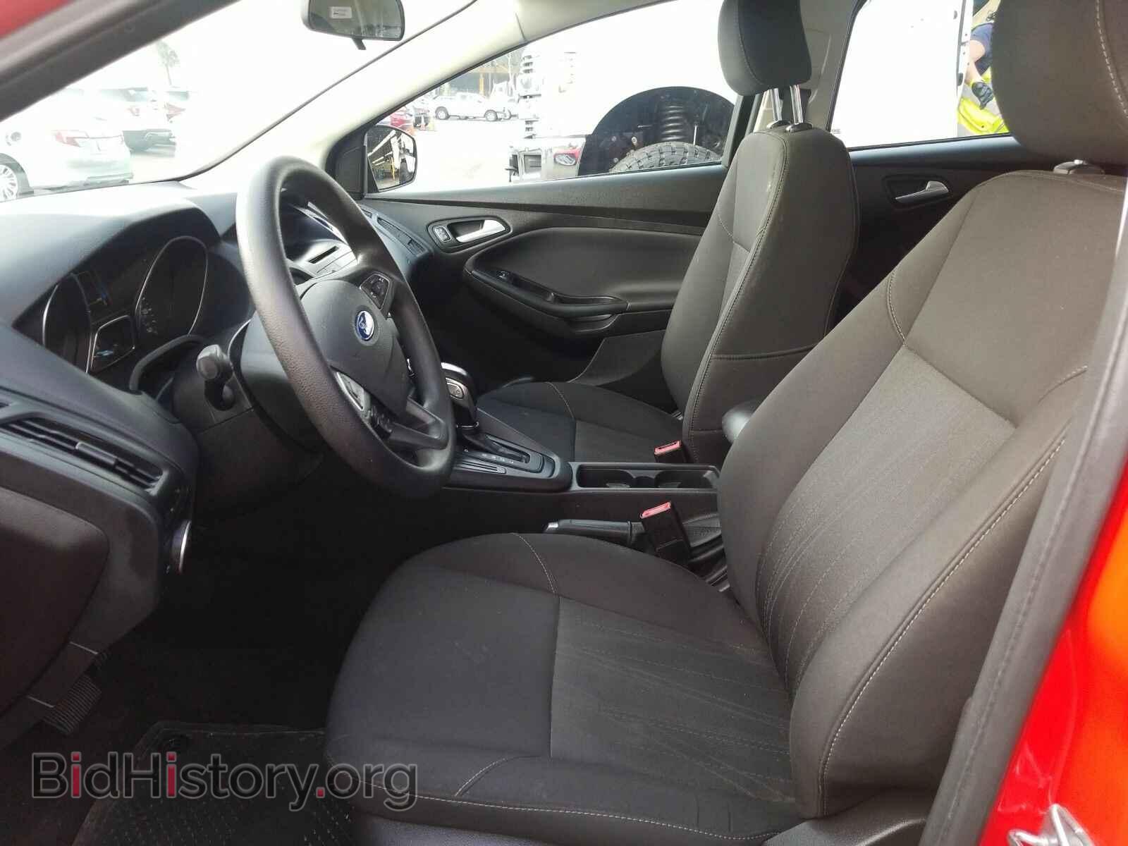 2016 Ford Focus - VIN: 1FADP3F28GL266338 - Photo 3